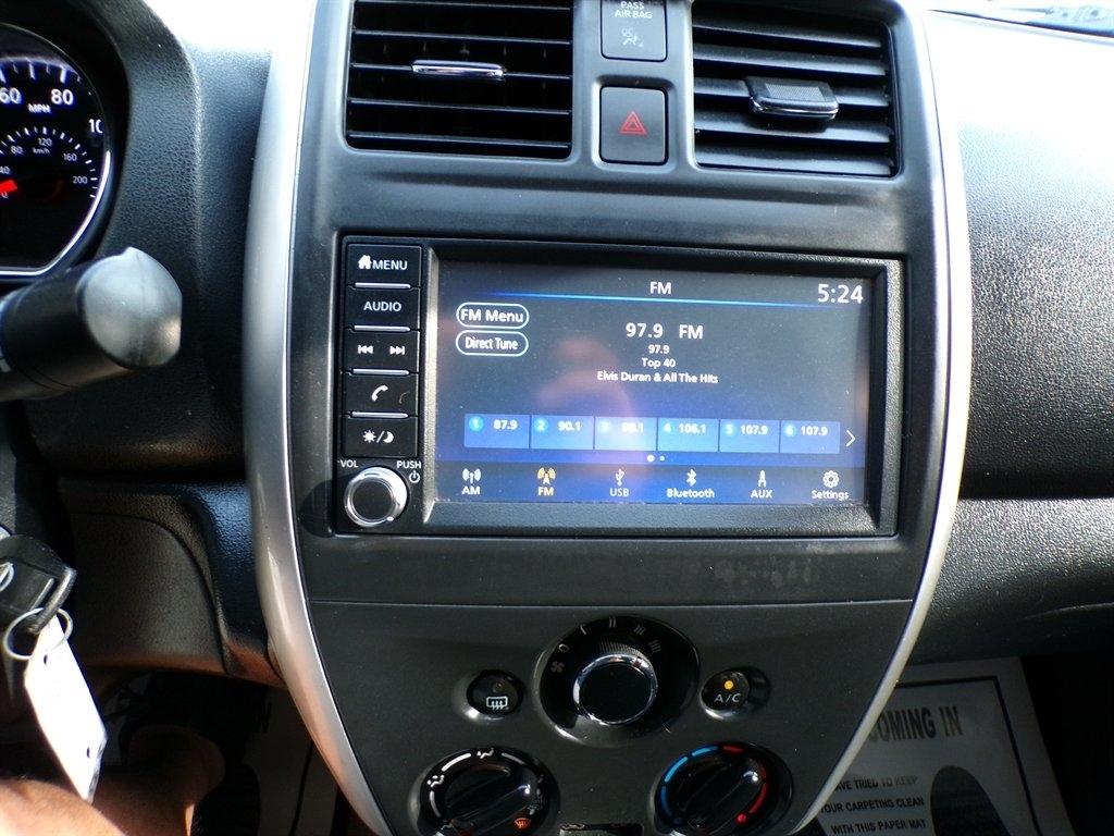 Nissan Versa Sedan SV CVT 2019