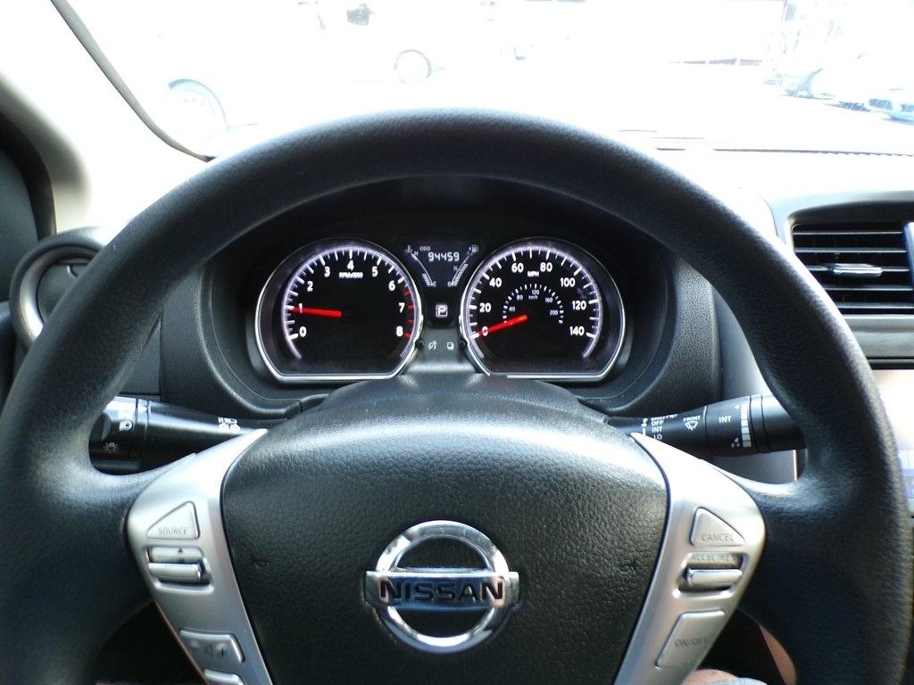 Nissan Versa Sedan SV CVT 2019
