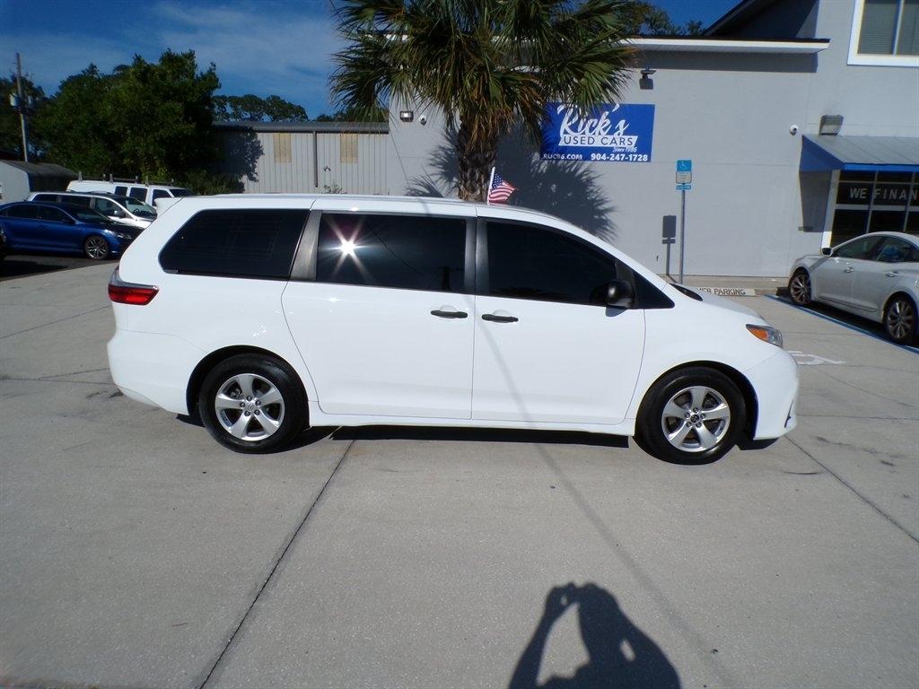 Toyota Sienna L FWD 7-Passenger (Natl) 2018
