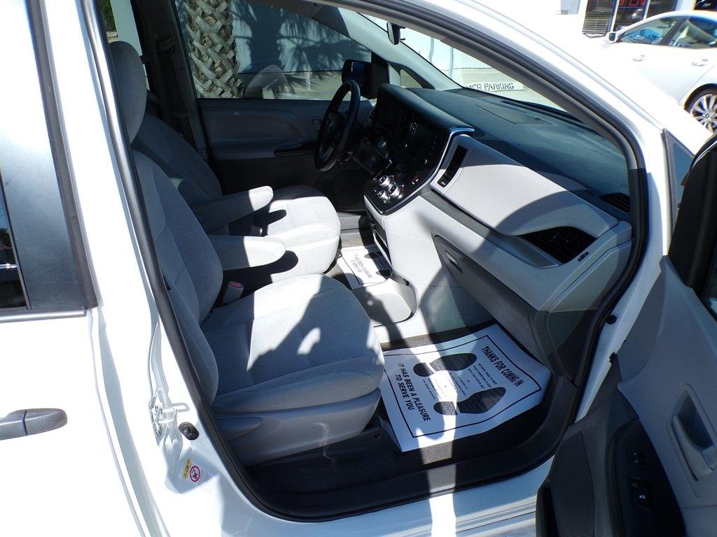 Toyota Sienna L FWD 7-Passenger (Natl) 2018