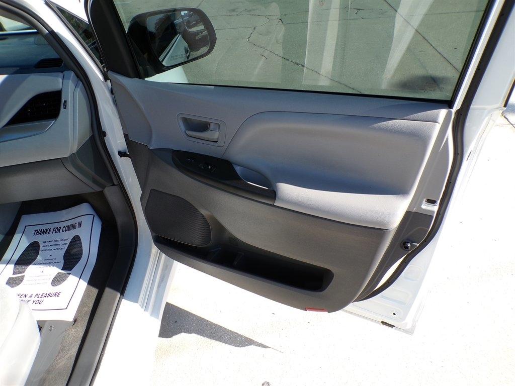 Toyota Sienna L FWD 7-Passenger (Natl) 2018