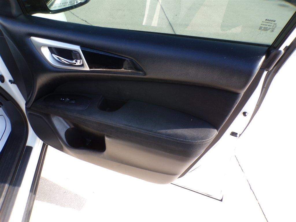 Nissan Pathfinder 2WD 4dr S 2015