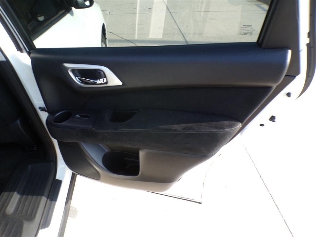 Nissan Pathfinder 2WD 4dr S 2015