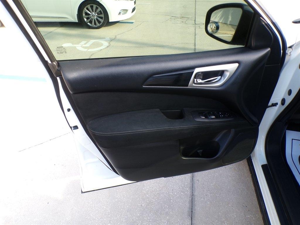 Nissan Pathfinder 2WD 4dr S 2015