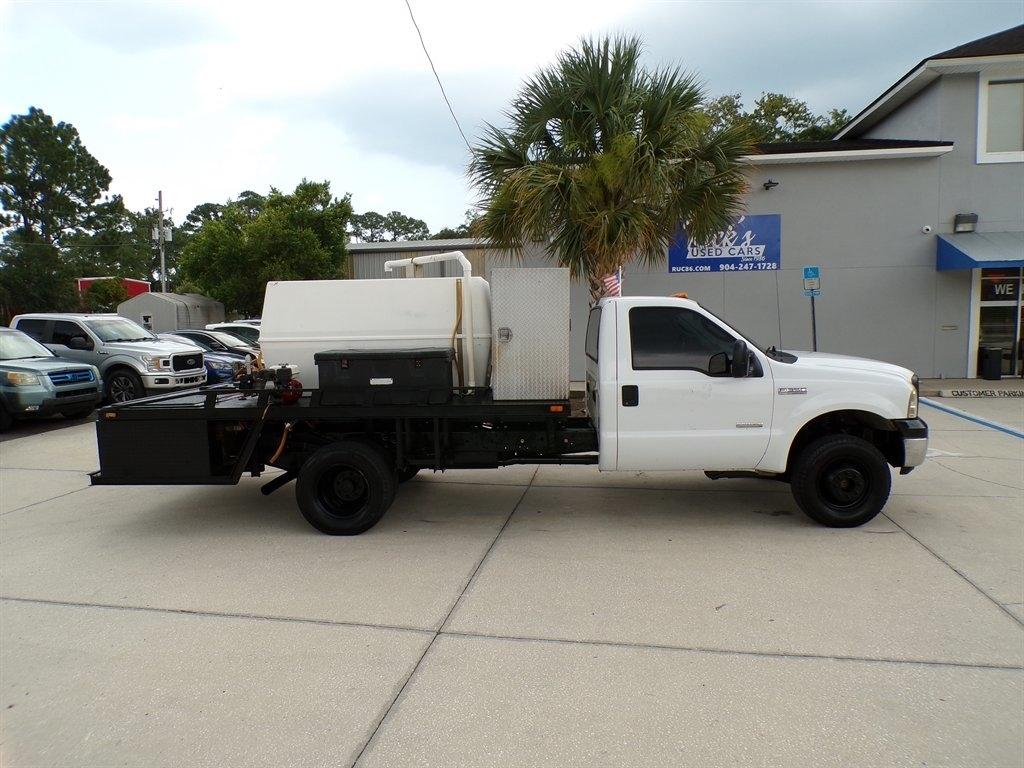 Ford Super Duty F-350 DRW Reg Cab 141" WB 60" CA XL 4WD 2006