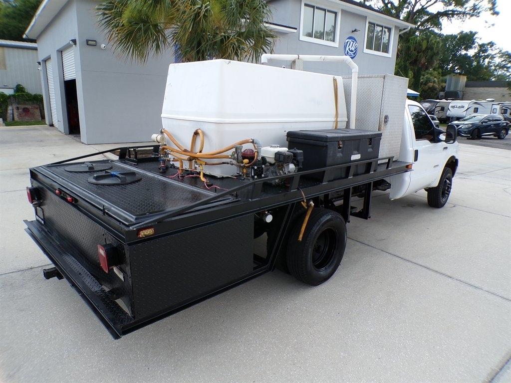 Ford Super Duty F-350 DRW Reg Cab 141" WB 60" CA XL 4WD 2006