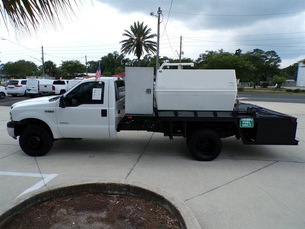 Ford Super Duty F-350 DRW Reg Cab 141" WB 60" CA XL 4WD 2006