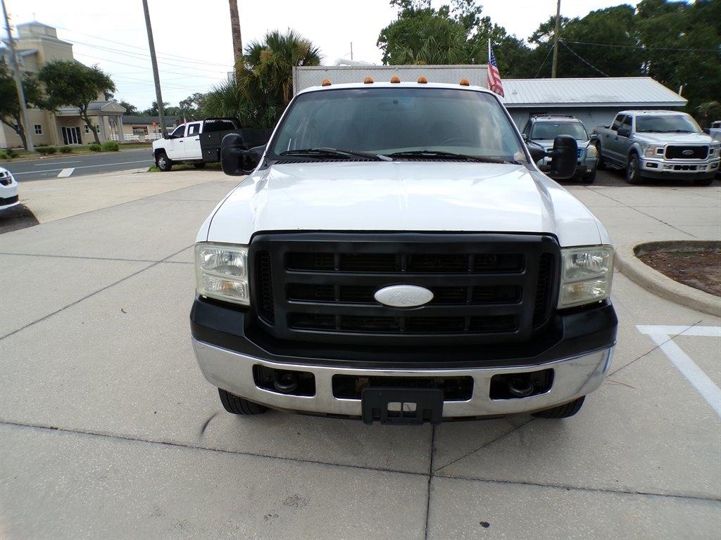 Ford Super Duty F-350 DRW Reg Cab 141" WB 60" CA XL 4WD 2006