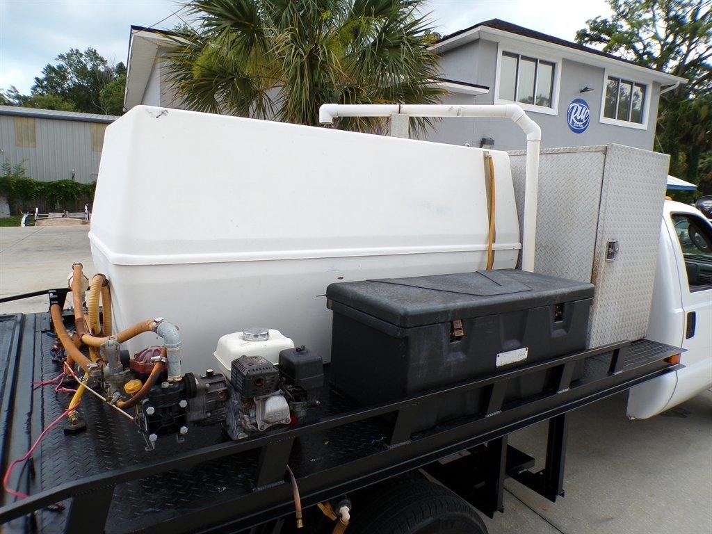 Ford Super Duty F-350 DRW Reg Cab 141" WB 60" CA XL 4WD 2006