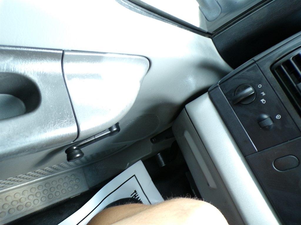Ford Super Duty F-350 DRW Reg Cab 141" WB 60" CA XL 4WD 2006