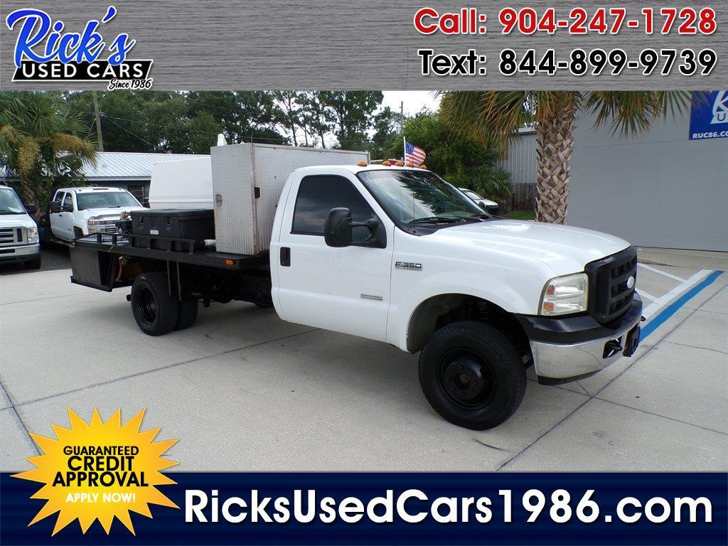 2006 Ford Super Duty F-350 DRW Reg Cab 141" WB 60" CA XL 4WD