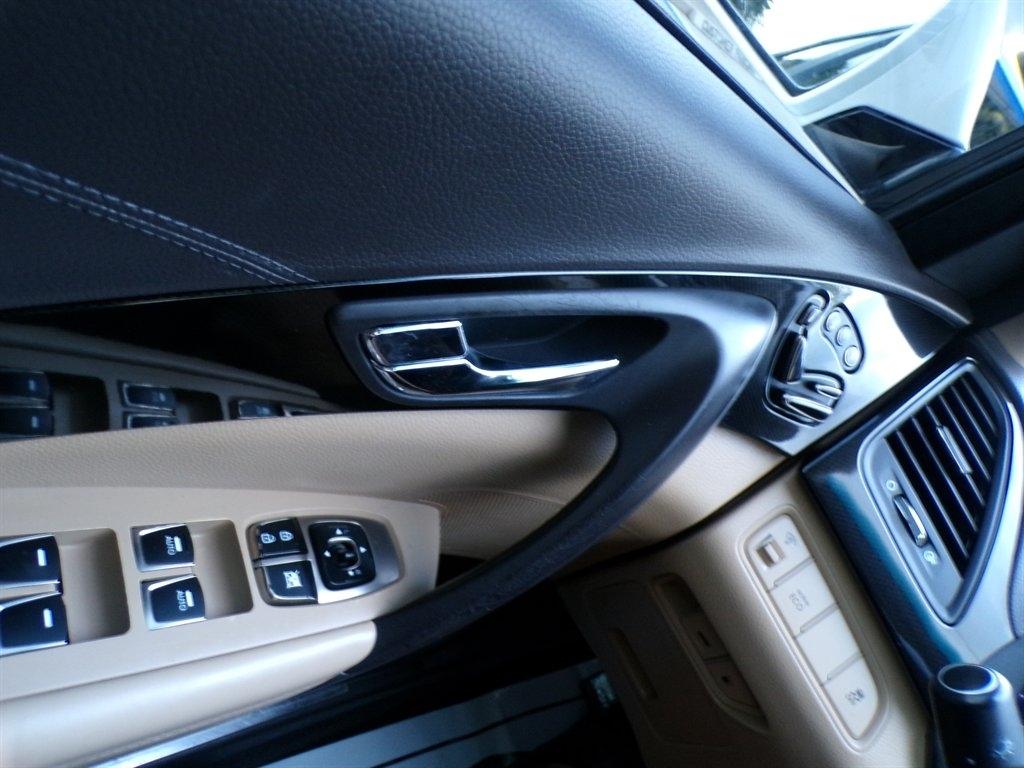 Hyundai Azera 4dr Sdn 2012