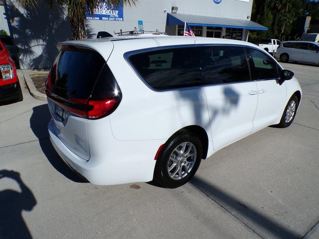 Chrysler Pacifica Touring FWD 2024