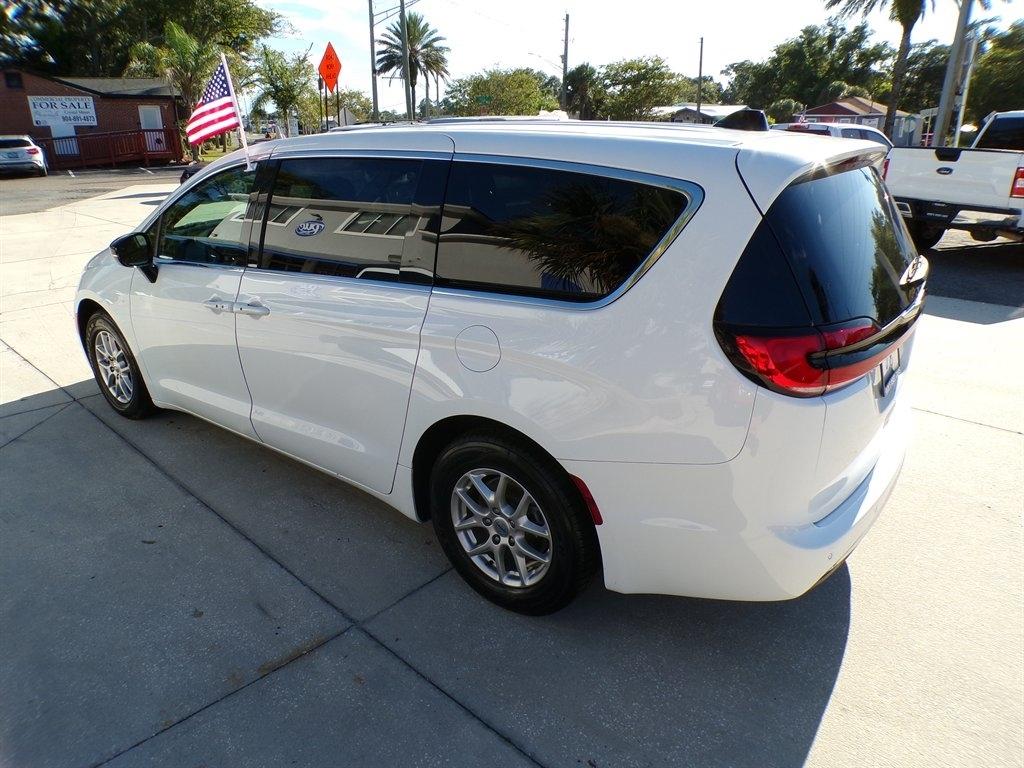 Chrysler Pacifica Touring FWD 2024