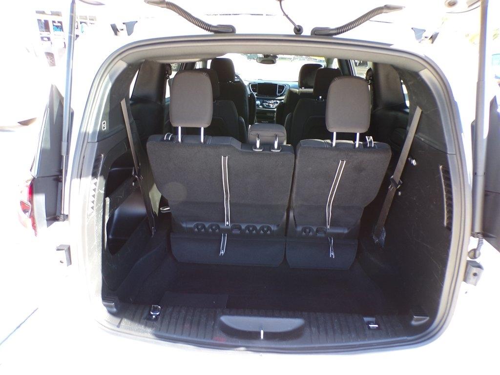 Chrysler Pacifica Touring FWD 2024