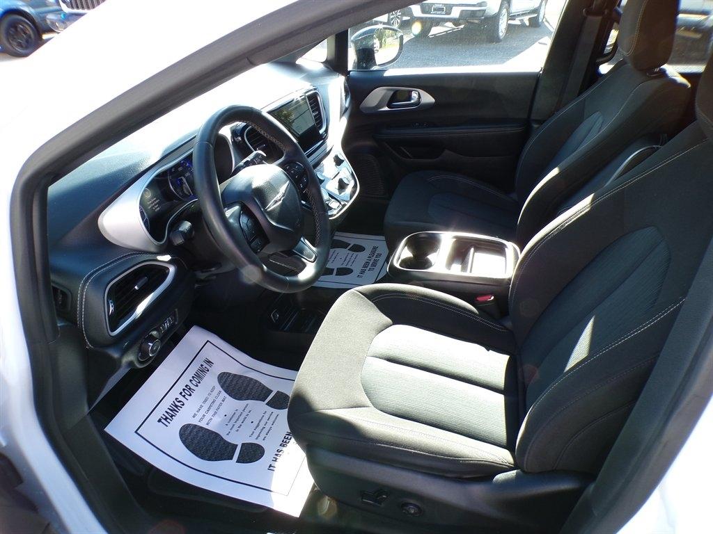 Chrysler Pacifica Touring FWD 2024