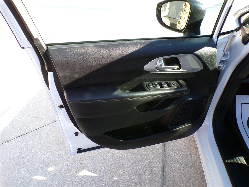 Chrysler Pacifica Touring FWD 2024