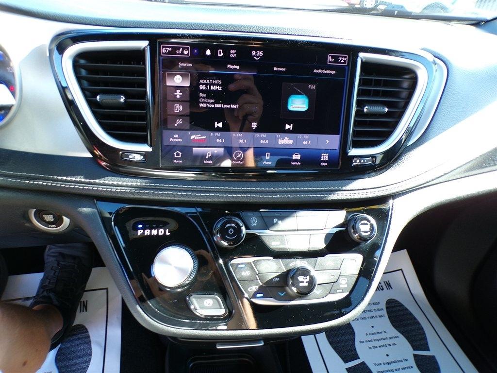 Chrysler Pacifica Touring FWD 2024