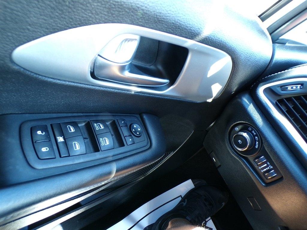 Chrysler Pacifica Touring FWD 2024