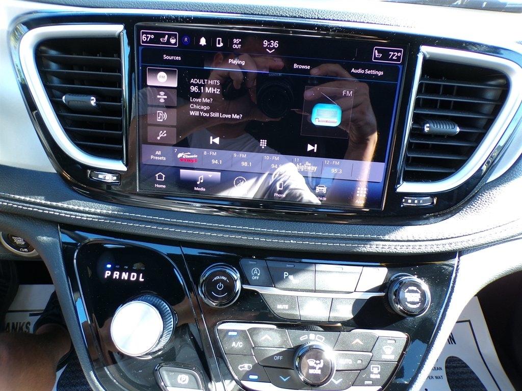 Chrysler Pacifica Touring FWD 2024