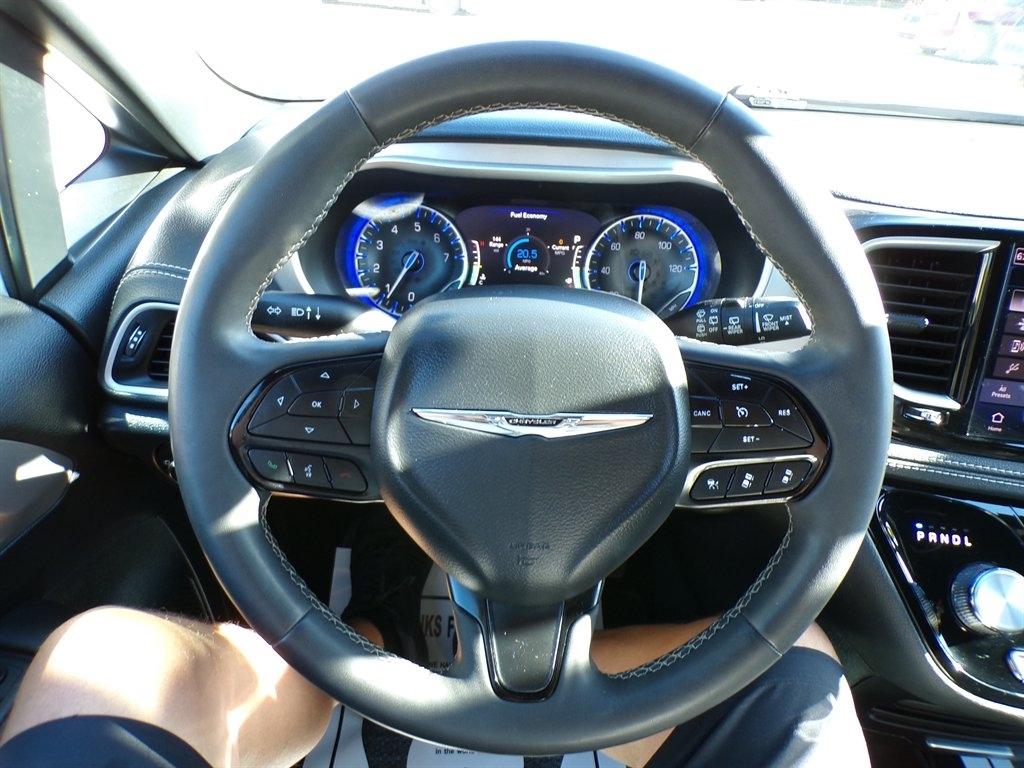 Chrysler Pacifica Touring FWD 2024