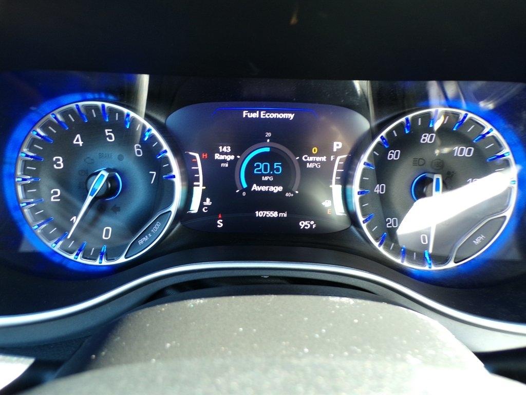 Chrysler Pacifica Touring FWD 2024