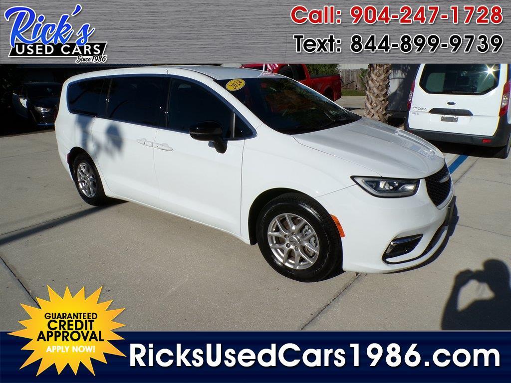 Chrysler Pacifica Touring FWD 2024