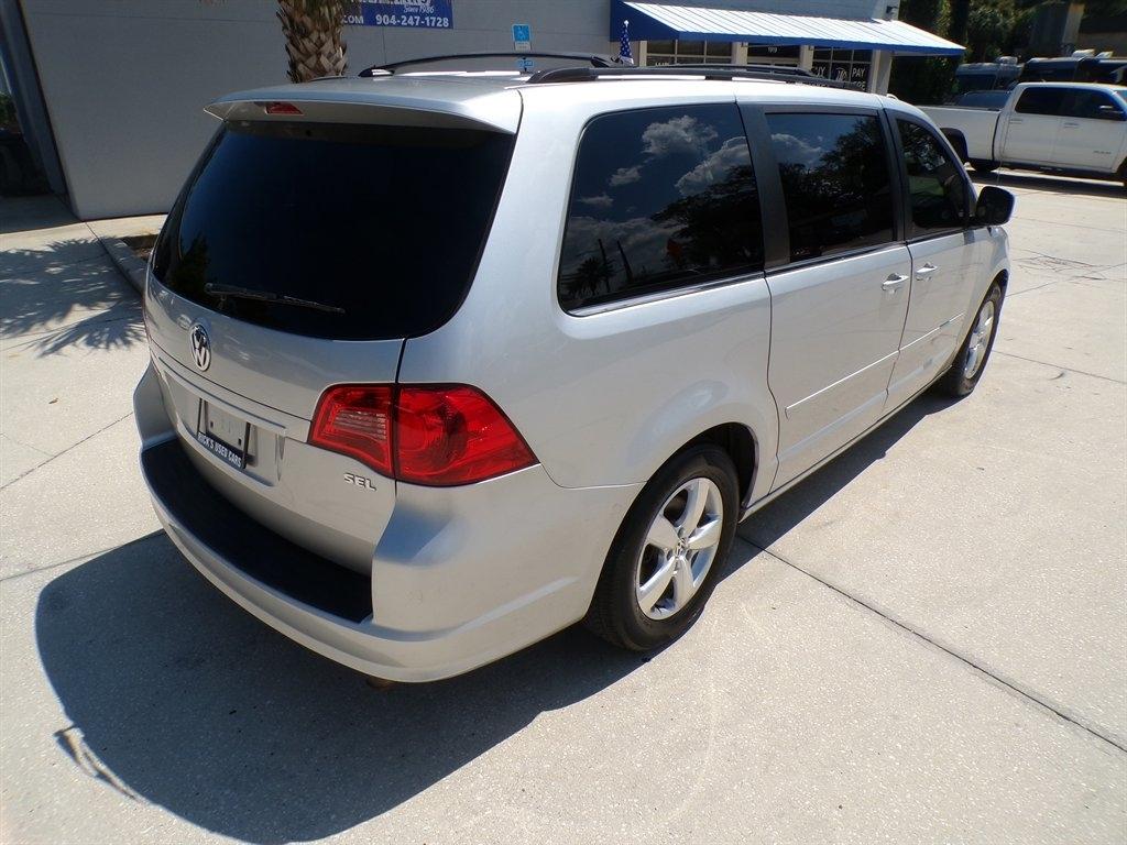 Volkswagen Routan 4dr Wgn SEL 2009
