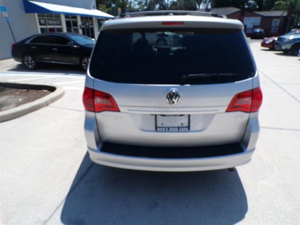 Volkswagen Routan 4dr Wgn SEL 2009