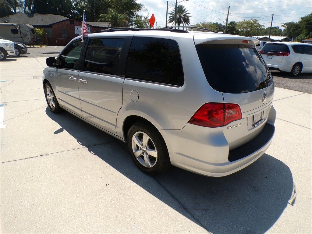 Volkswagen Routan 4dr Wgn SEL 2009