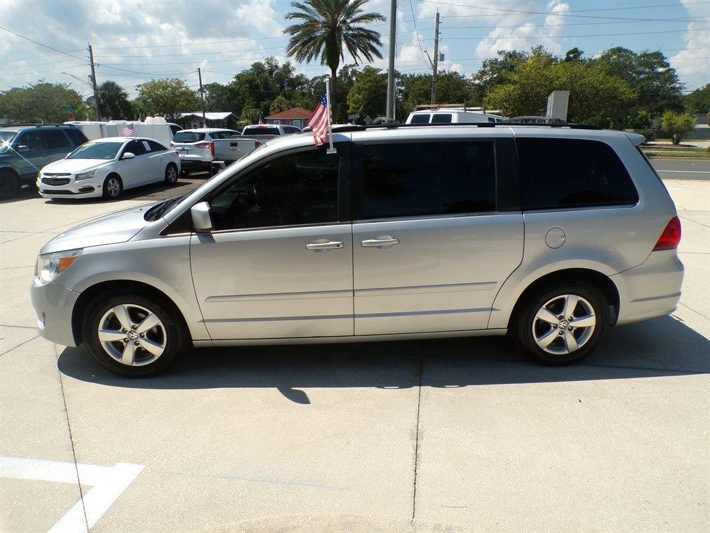 Volkswagen Routan 4dr Wgn SEL 2009