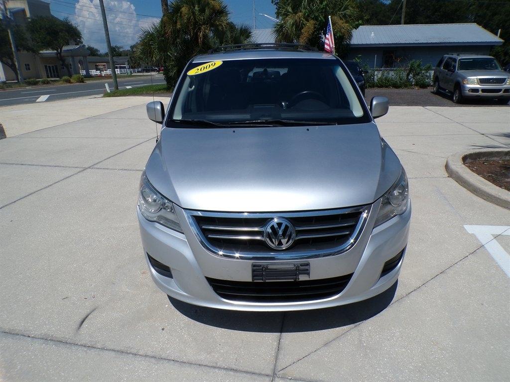 Volkswagen Routan 4dr Wgn SEL 2009