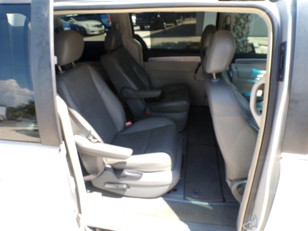 Volkswagen Routan 4dr Wgn SEL 2009