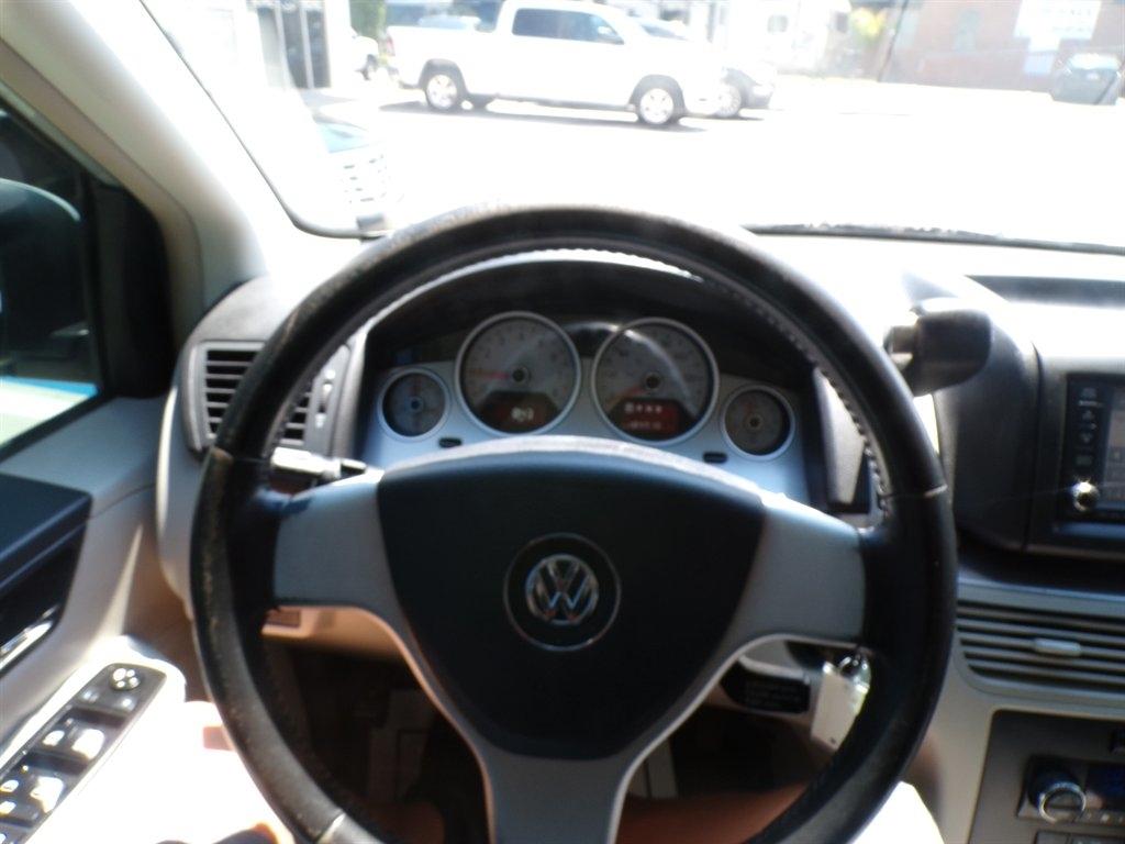 Volkswagen Routan 4dr Wgn SEL 2009