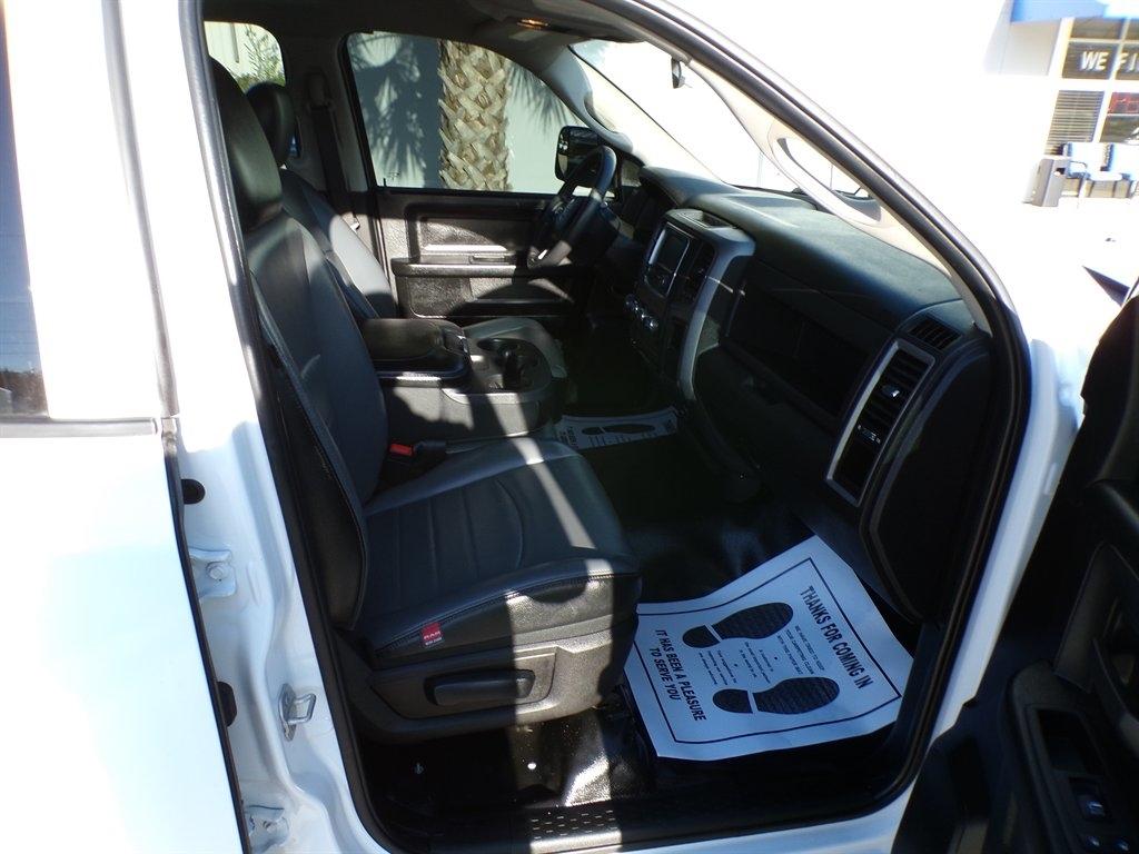 RAM 1500 Classic Tradesman 4x4 Quad Cab 6'4" Box 2023