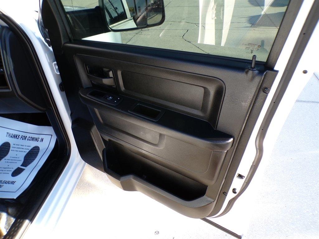 RAM 1500 Classic Tradesman 4x4 Quad Cab 6'4" Box 2023
