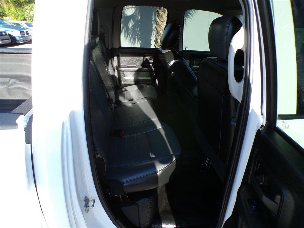 RAM 1500 Classic Tradesman 4x4 Quad Cab 6'4" Box 2023
