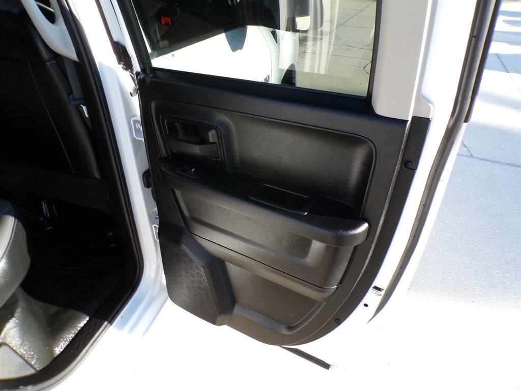 RAM 1500 Classic Tradesman 4x4 Quad Cab 6'4" Box 2023