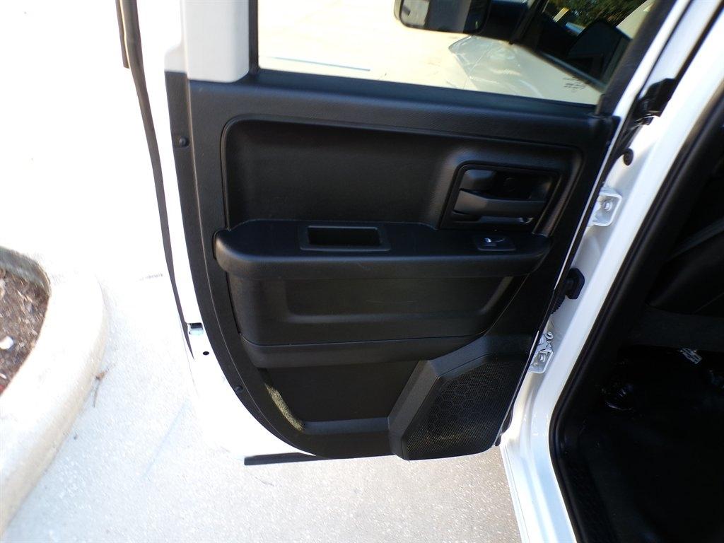 RAM 1500 Classic Tradesman 4x4 Quad Cab 6'4" Box 2023