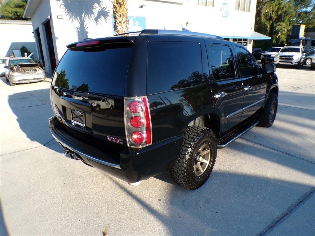 GMC Yukon AWD 4dr 1500 Denali 2012