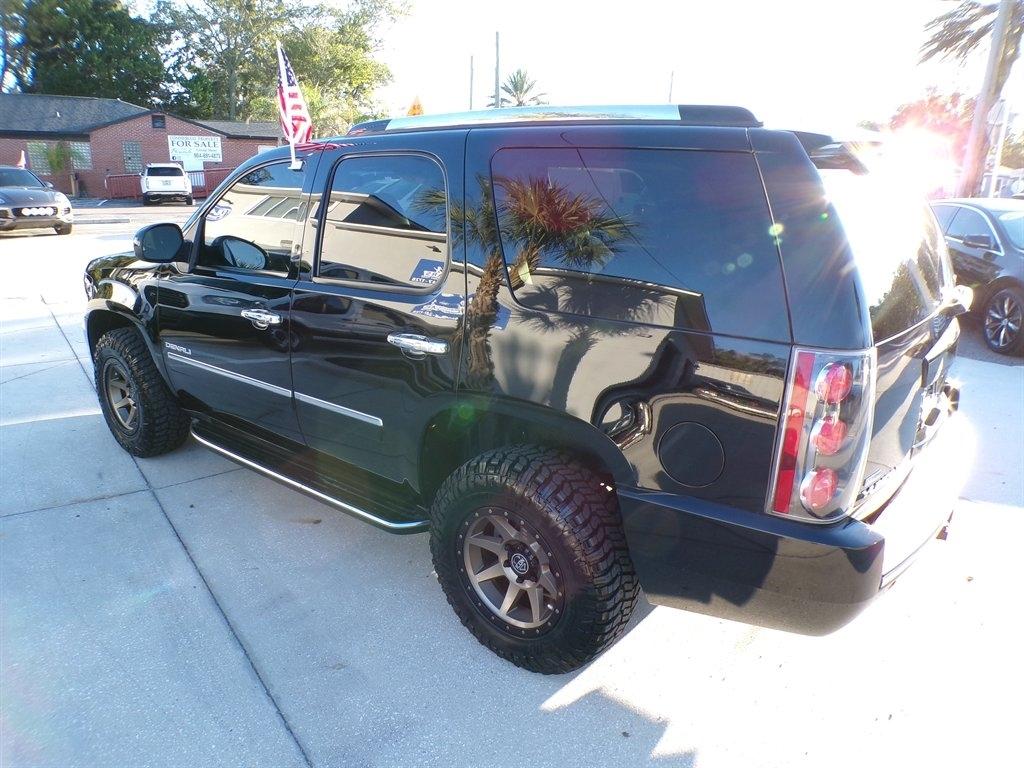 GMC Yukon AWD 4dr 1500 Denali 2012
