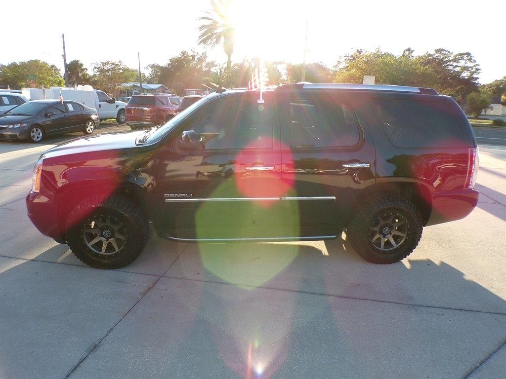 GMC Yukon AWD 4dr 1500 Denali 2012