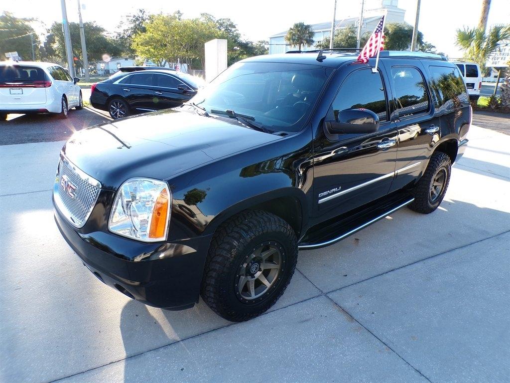 GMC Yukon AWD 4dr 1500 Denali 2012
