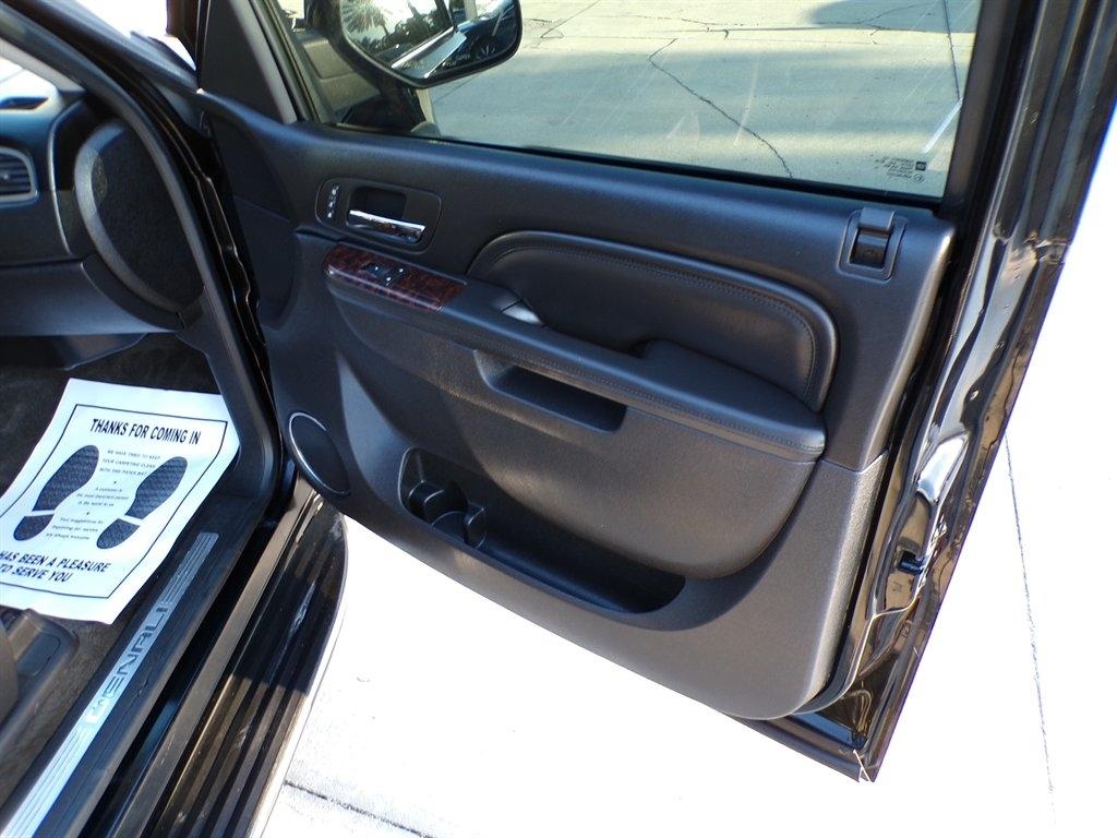 GMC Yukon AWD 4dr 1500 Denali 2012