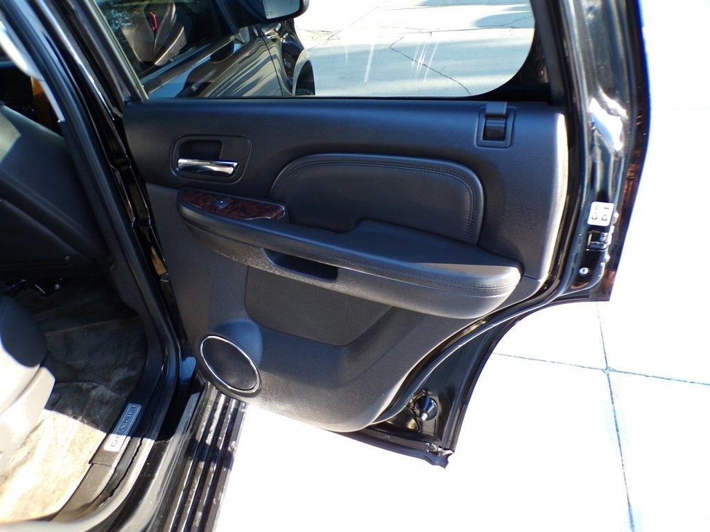 GMC Yukon AWD 4dr 1500 Denali 2012