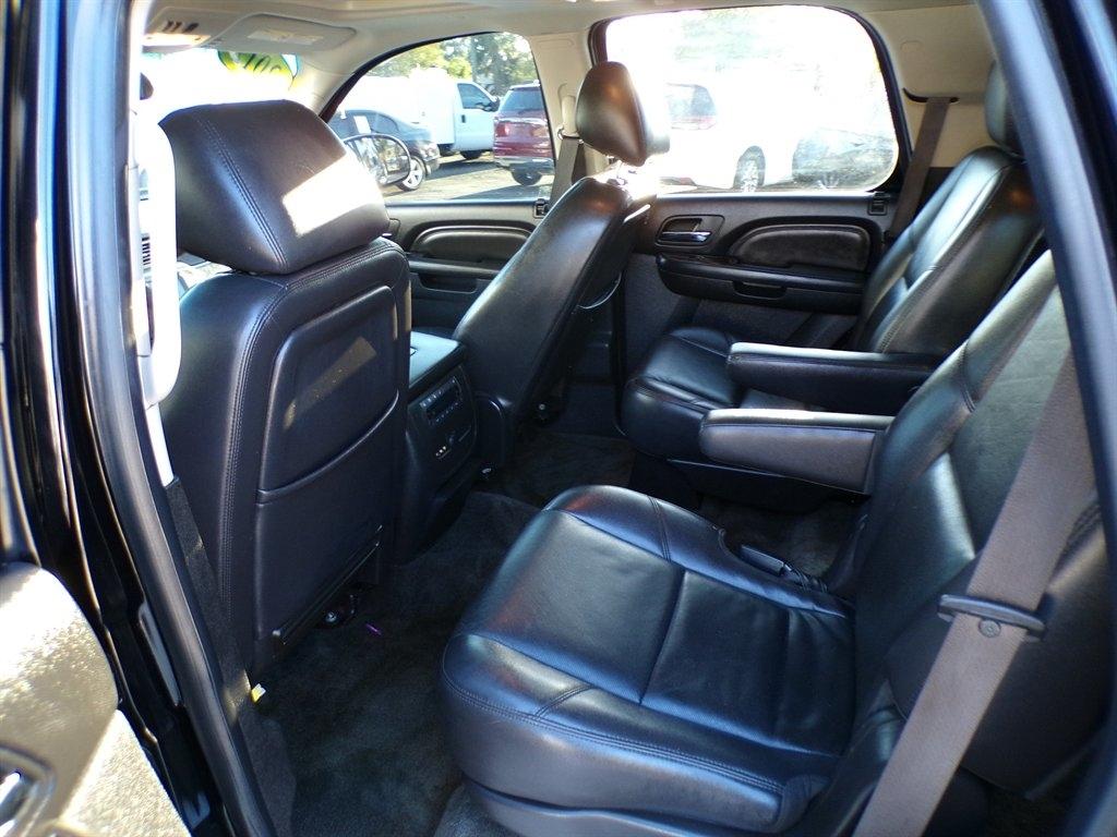 GMC Yukon AWD 4dr 1500 Denali 2012