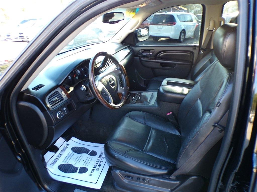 GMC Yukon AWD 4dr 1500 Denali 2012