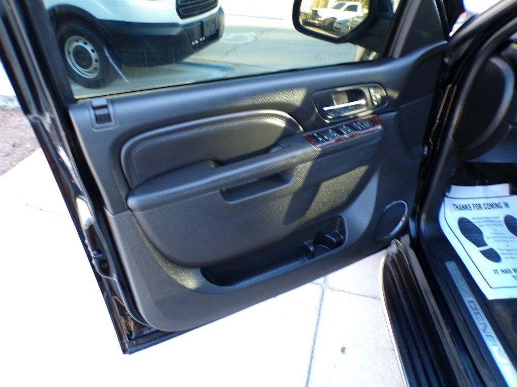 GMC Yukon AWD 4dr 1500 Denali 2012