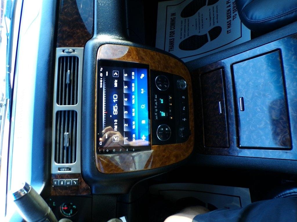 GMC Yukon AWD 4dr 1500 Denali 2012