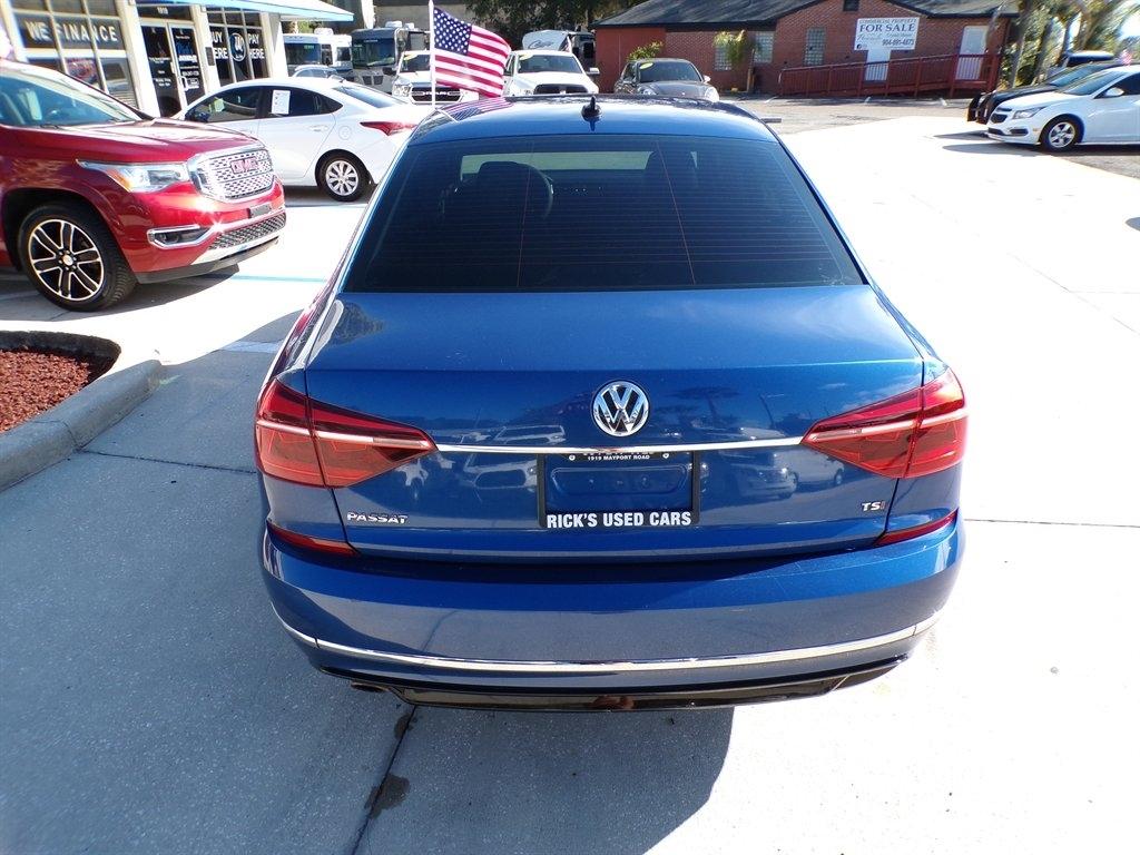 Volkswagen Passat R-Line w/Comfort Pkg Auto 2017